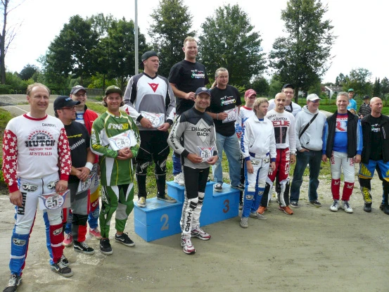 Foto Siegerehrung Veteranencup mit den Finalteilnehmern und allen anderen Veteranencup-Teilnehmern